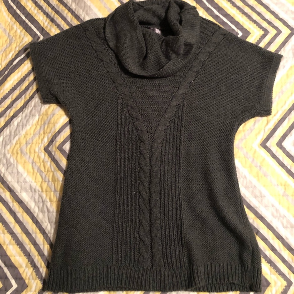 🌼PRICE DROP🌼 maternity short sleeved sweater